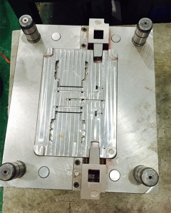 外殼塑料模具201330，深圳塑膠模具廠，精密模具加工